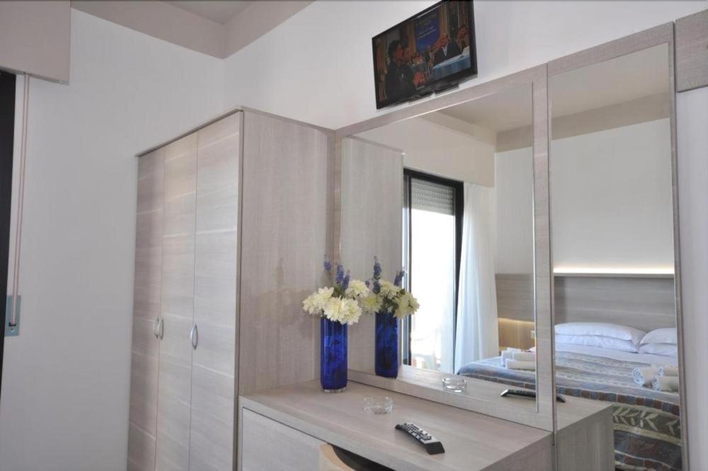 Hotel Alhambra Rimini Kültér fotó